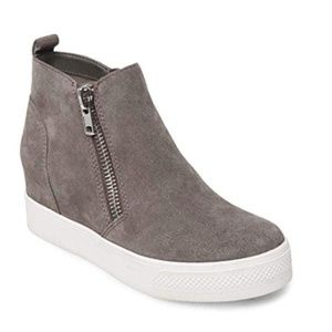 Steve Madden Wedgie Grey Suede Athletic - size 8.5